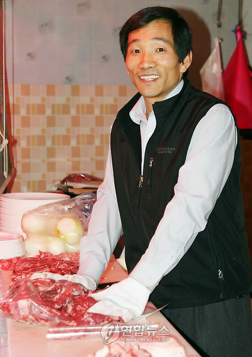 삼겹살로 불우학생 돕는 김경운씨