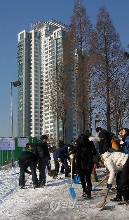 봉은중학교 학교공동체 눈 치우기 날 운영