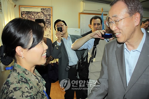 아이티 유엔군 이소령, 반총장과 반가운 회동