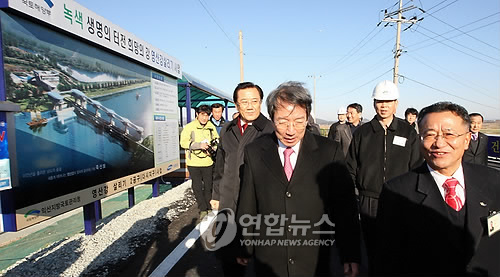 죽산보 건설현장 방문한 정총리