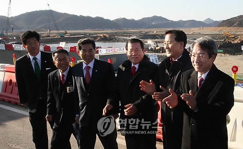 죽산보 건설현장 방문한 정총리