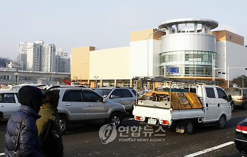 대형 유통점 잇단 춘천 진출..지역상권 타격