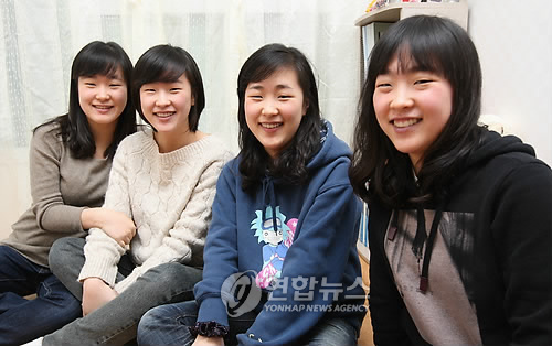 간호사 첫 출근 앞서 이사하는 네쌍동이 자매