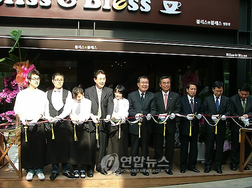 새터민이 커피 제조 `북카페 1호점 오픈