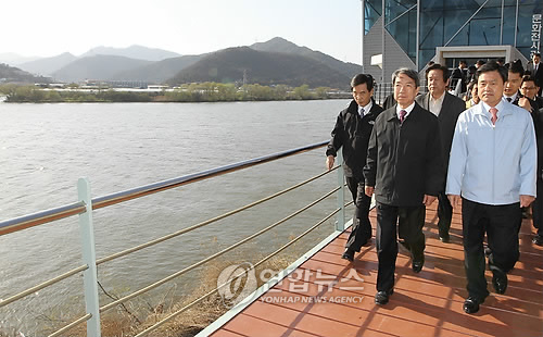 물금취수장 방문한 정운찬 총리