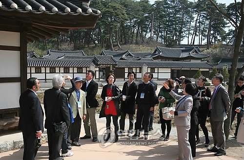 강릉 선교장 찾은 외국여행업자와 언론인