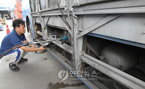 CNG충전소에서 가스누출 점검