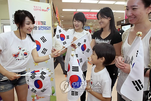 광복절 태극기 받아가세요