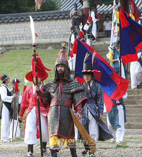 <카메라뉴스> 통영서 조선시대 수군행렬 재현