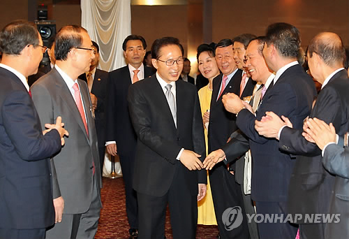 이 대통령 방송의 날 축하연 참석