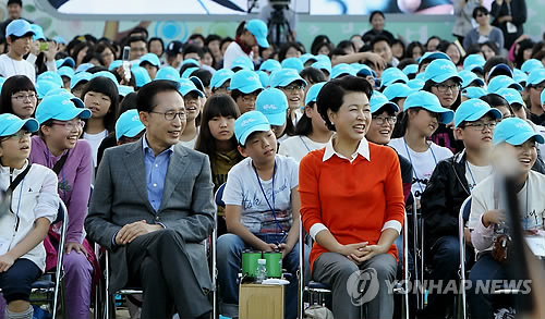 <李대통령 대한민국은 미래가 밝은 나라>(종합)