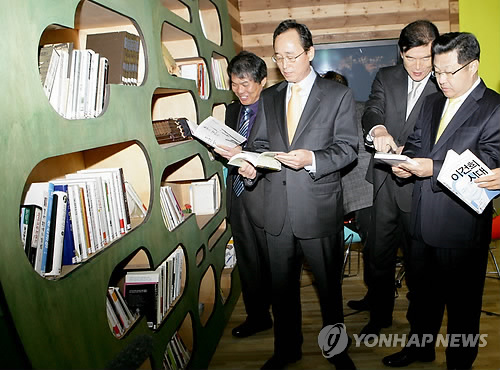 전주시, 공공장소 60곳에 북 카페 설치