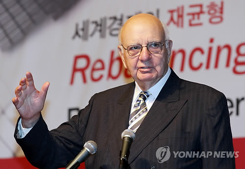 볼커 美 양적완화 바람직하지 않다