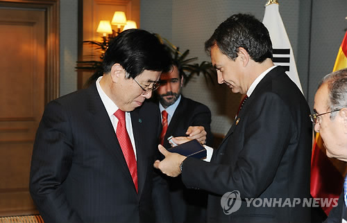 스페인 최고훈장 받는 박 철 외대총장
