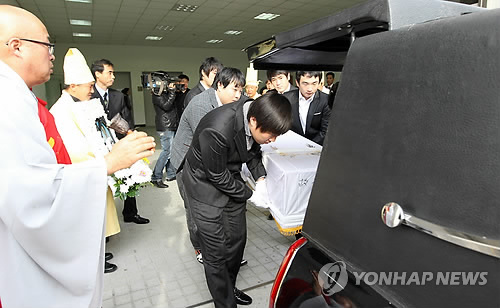 포항 노인요양센터 참사 희생자 9명 장례