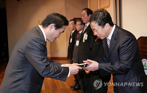 밀양시 올해 기업인에 동서금속 정상은 대표