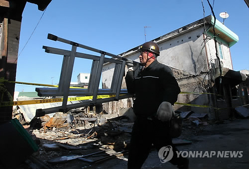 연평도 복구작업 활기