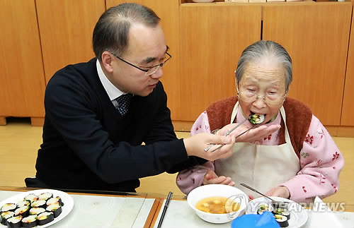 박재완 장관, 노인요양시설 방문