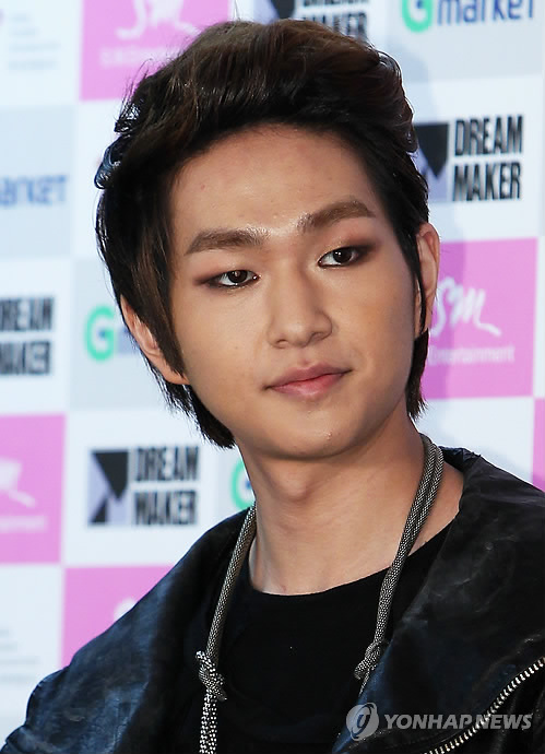 샤이니 온유 아이 메이크업 강조