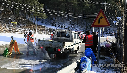 양양 양돈단지 구제역 발생..방역작업
