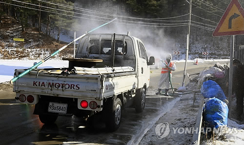 양양 양돈단지 구제역 발생..방역작업