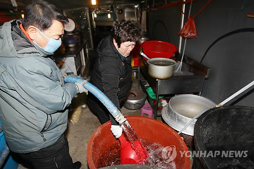 수돗물 공급 중단된 김해시 비상급수