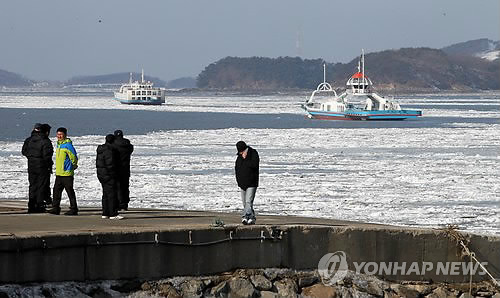 인천 앞바다 유빙으로 일부항로 운항 중단