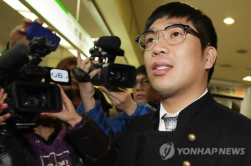'고의발치혐의' MC몽, 4차공판 출두