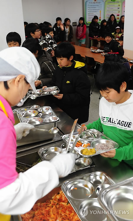 인천지역 초등생 무상급식 시작