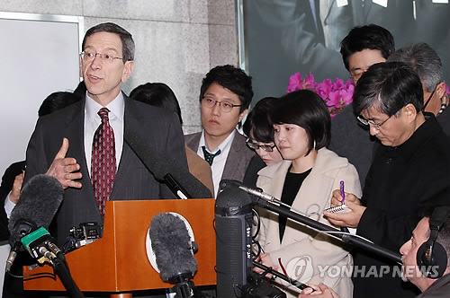 美아인혼 조정관, 위성락 본부장 면담