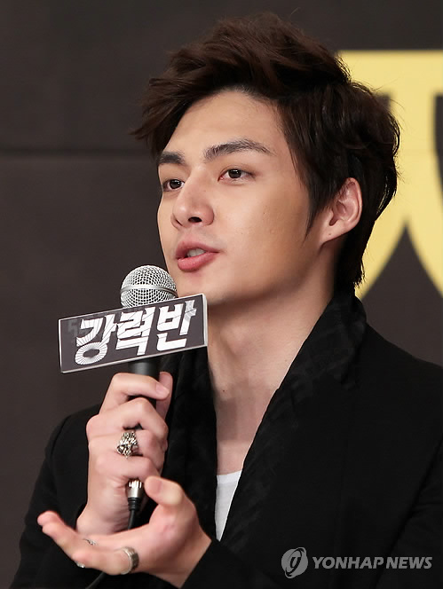김준 마성의 허당