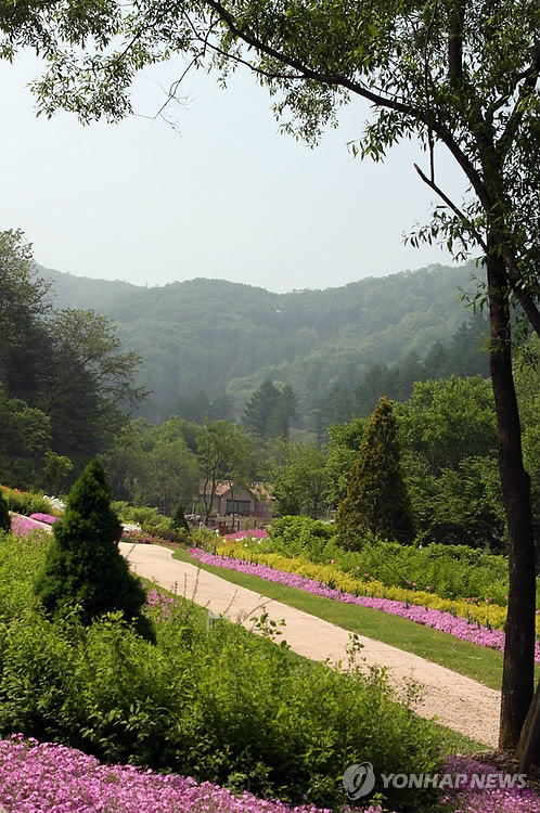 춘천 굴봉산역 인근 테마형 수목원 `제이드가든