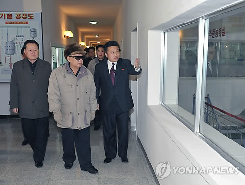 北 김정일, 강계 산업시설 현지지도