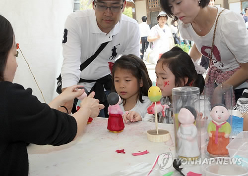 한지축제서 만들어보는 한지 인형