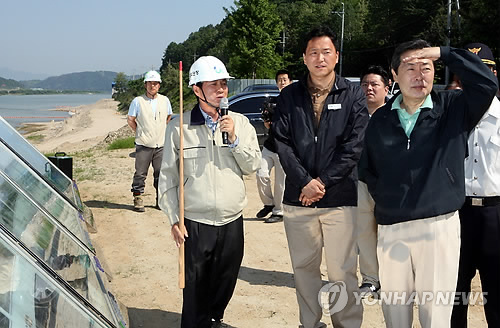 맹형규 장관,보(洑) 공사현장 방문