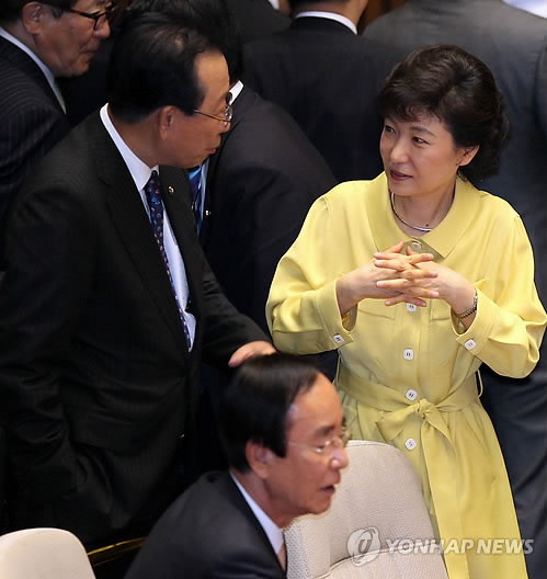 박근혜, 안홍준 의원과 대화