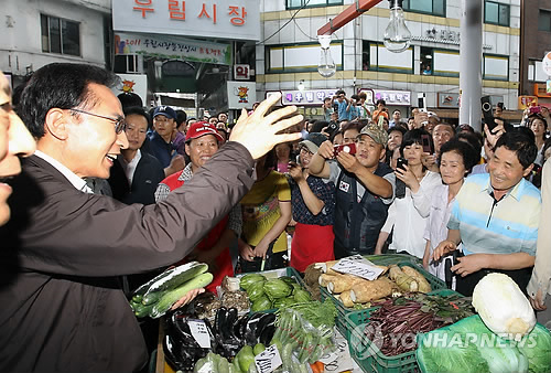 우림시장 간 이명박 대통령