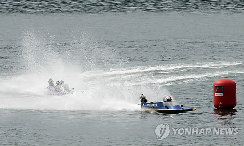 물보라 속으로