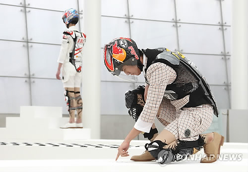 패션 인투 아트(Fashion into Art)展