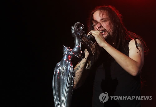 콘, 음악에 취해