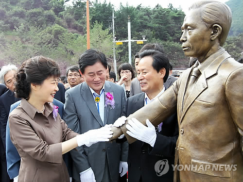 ìë²ì§ì ëì ììì