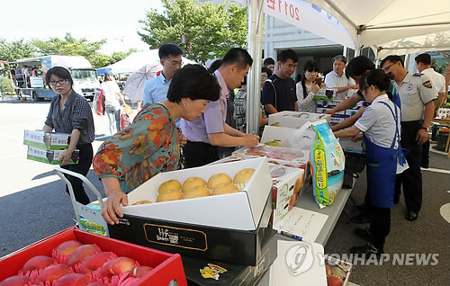 <카메라뉴스> 전북 농축산물 싸게 팔아요