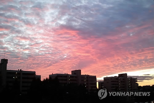 노을로 물든 서쪽하늘