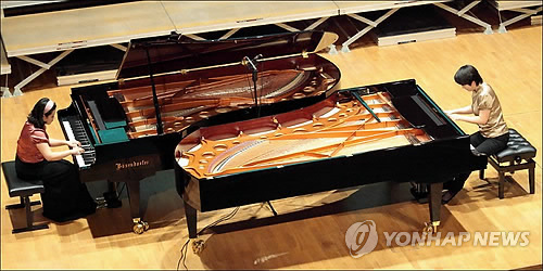 국제 피아노콩쿠르서 한국인 여성듀오 우승