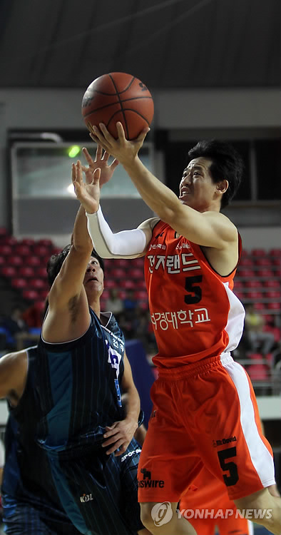 레이업슛하는 신기성
