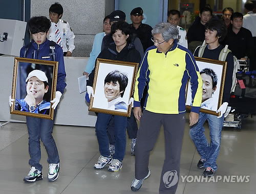 사진으로 돌아온 산악인들