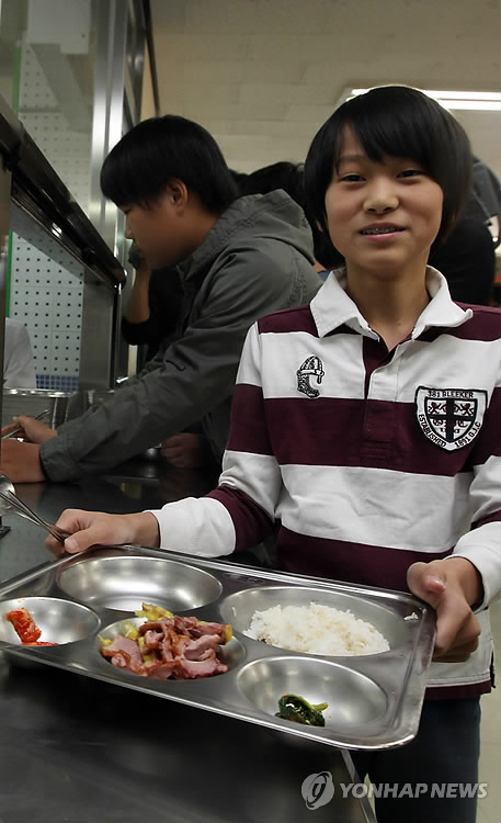 저희도 오늘부터 무상급식입니다