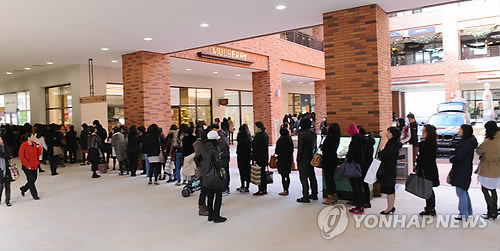 벌써부터 몰린 롯데 프리미엄 아울렛 파주점