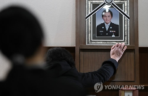 오열하는 순직 소방관 유가족