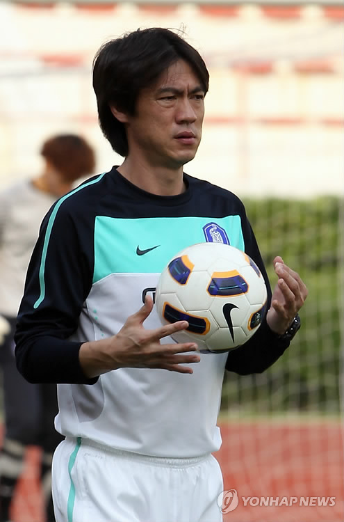 훈련지켜보는 홍명보 감독 관련자료 3